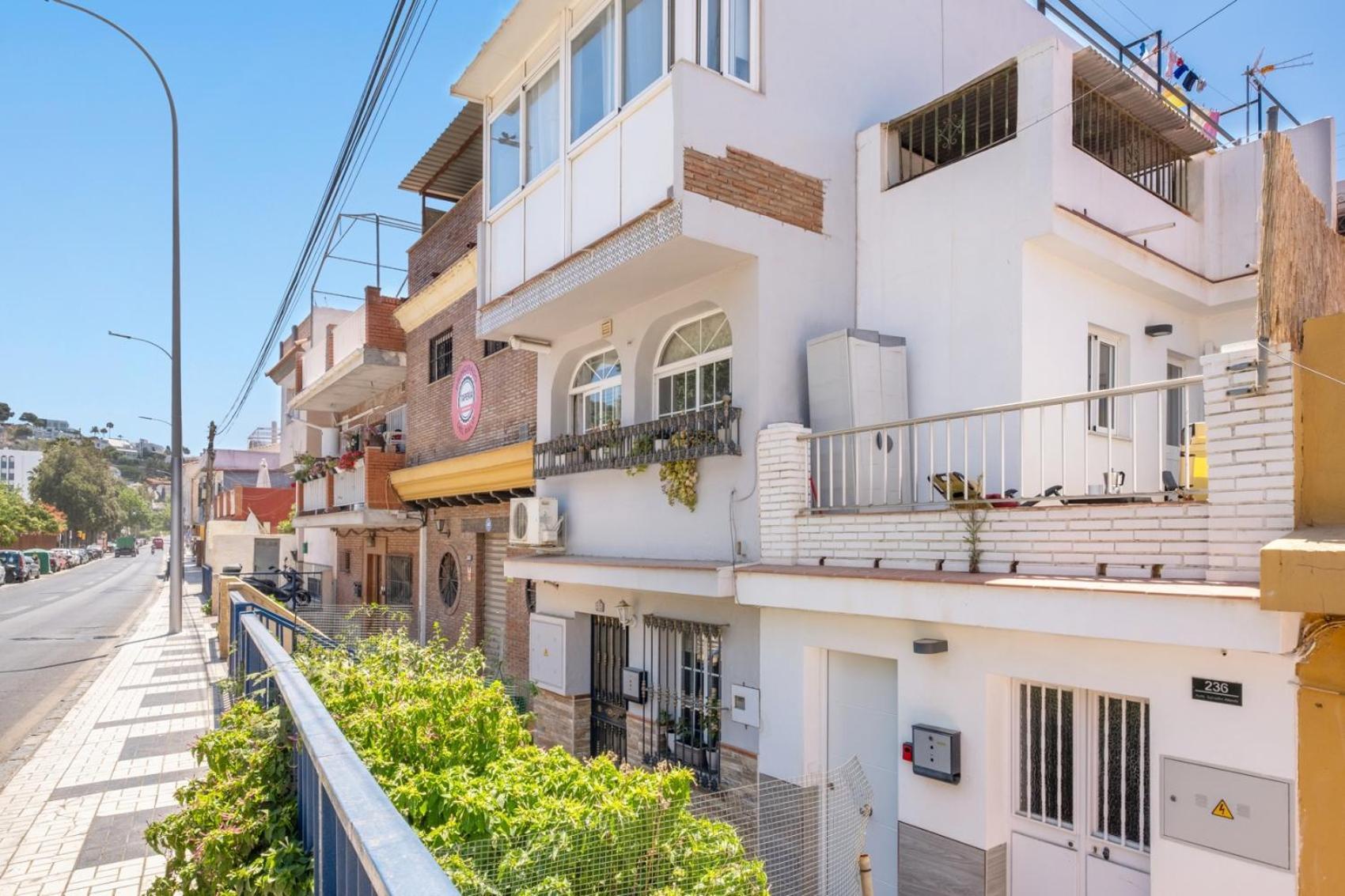 Apartamento En La Playa Con Terraza Malaga Exterior photo